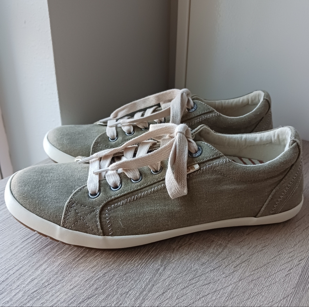 ๐ท NWOT Taos Star Khaki Canvas Lace-Up Sneakers ๐พ - Picture 5 of 16